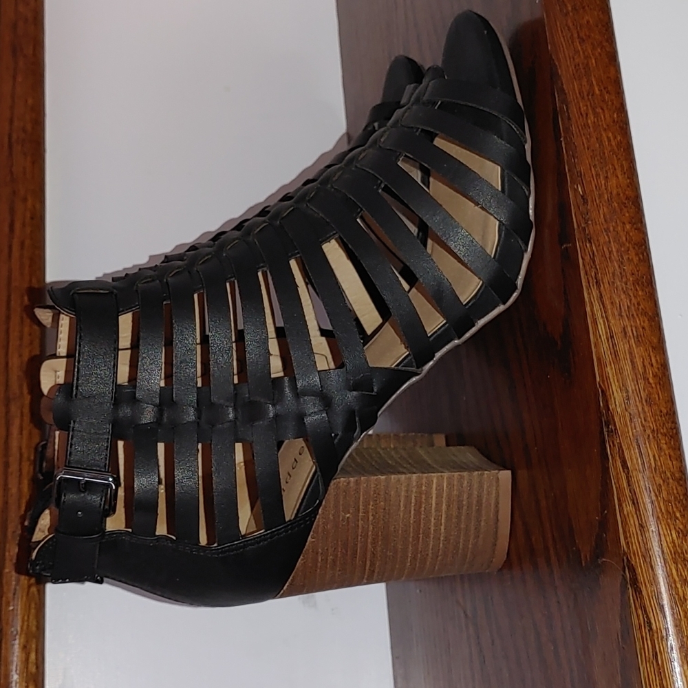 Madden Girl Chunky Heel Peep Toe Sandals Size 7.5